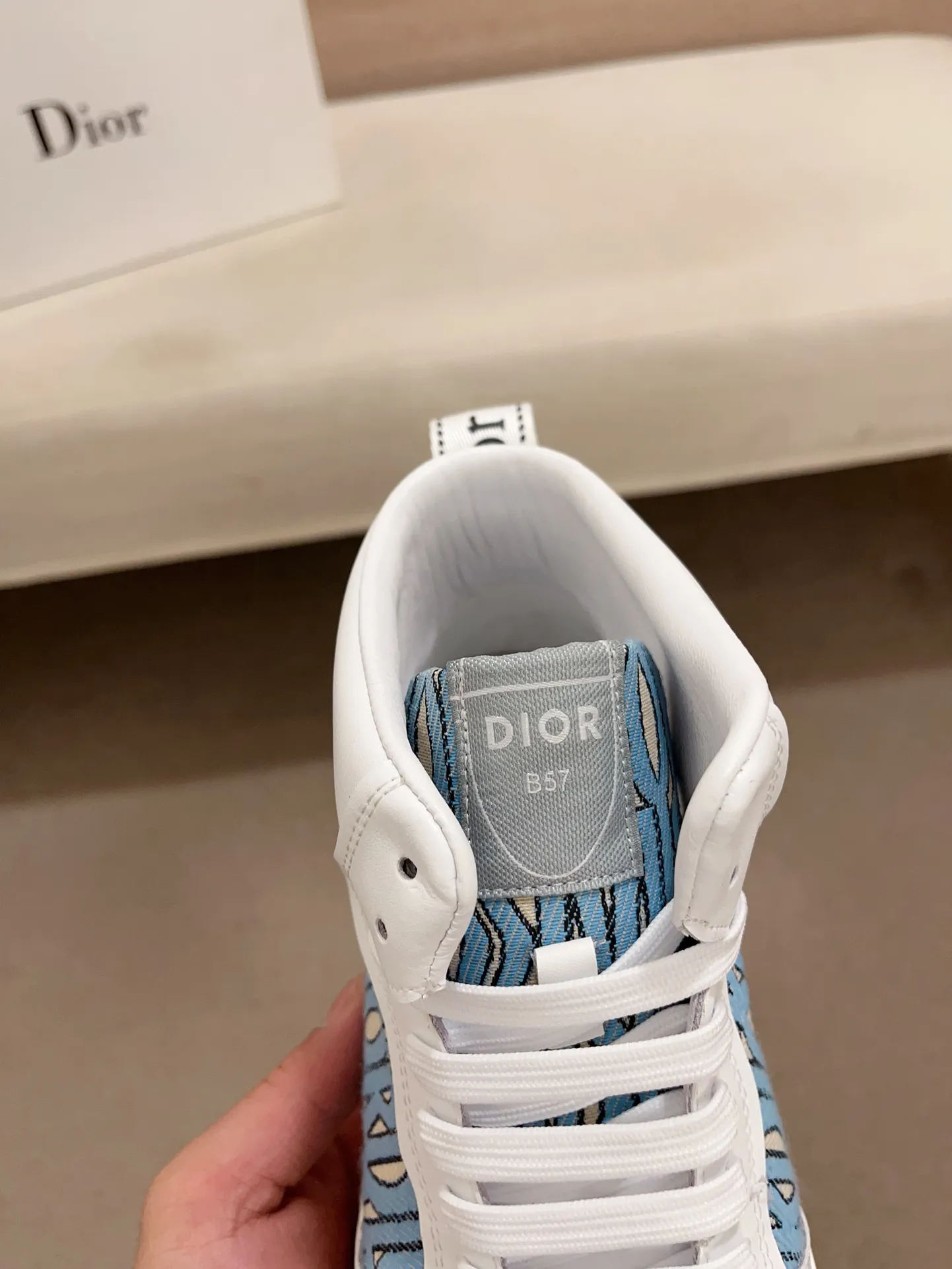 Men's shoes💰 420💰🇮🇹🇮🇹Dior d The new high-tops are on sale at the same time at the counter. The uppers are 🇮🇹 Italian imported first-layer cowhide, and the fully imported sheepskin lining is 💪💪. It is a complete 1⃣️ to 1⃣️ replica 🇮🇹💪💪. ⚠Sole: The original sole is specially provided by the original factory. The exclusive movable molded sole is super comfortable. ⚠Original factory follow-up goods, 🔍🔍high quality, you can enter and exit the counter at will, welcome to compare⚠. Code number:38-44
